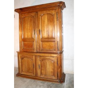 Buffet deux corps de boiserie en bois fruitier ép. Louis XIV début 18ème Origine Ile de France