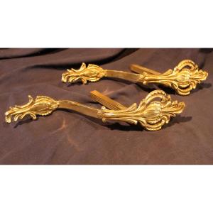 Paire de portes embrasses à rideaux en bronze de style Louis XV époque 19ème h : 33,5 cm