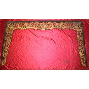 Bed Front Element In Carved Gilded Wood Origin China 19th Century Length: 204.5 Cm