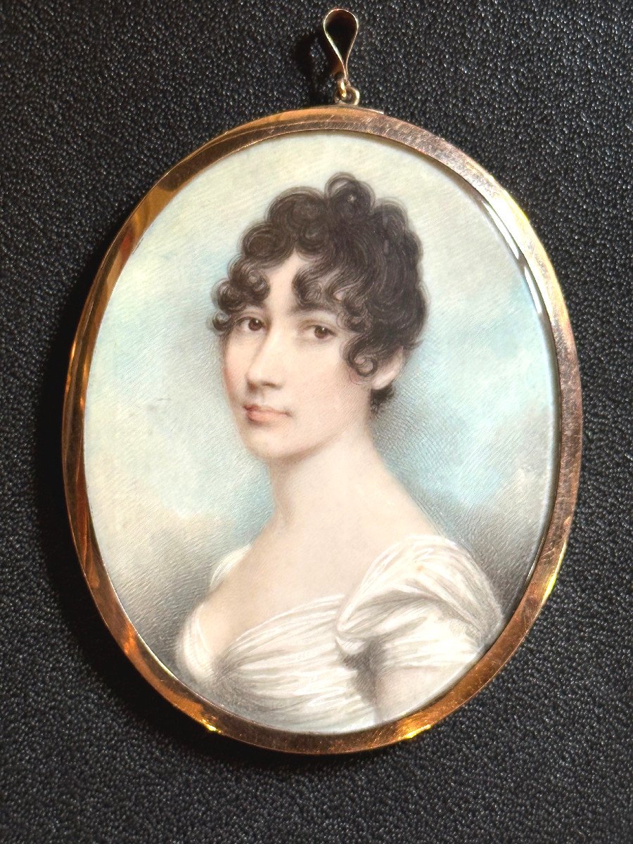 Miniature ovale portrait de jeune femme 