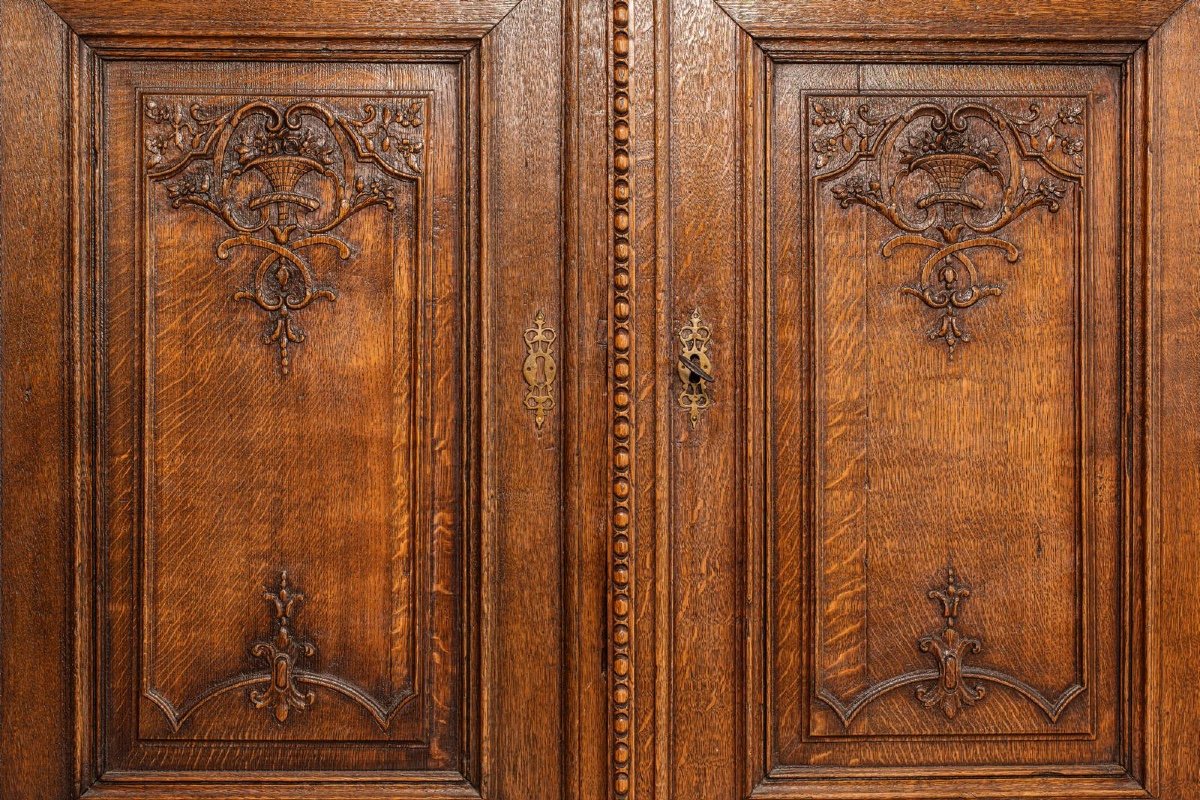 Showcase From Liège  - Carved Oak And Glass Doors - 18th Century -photo-1