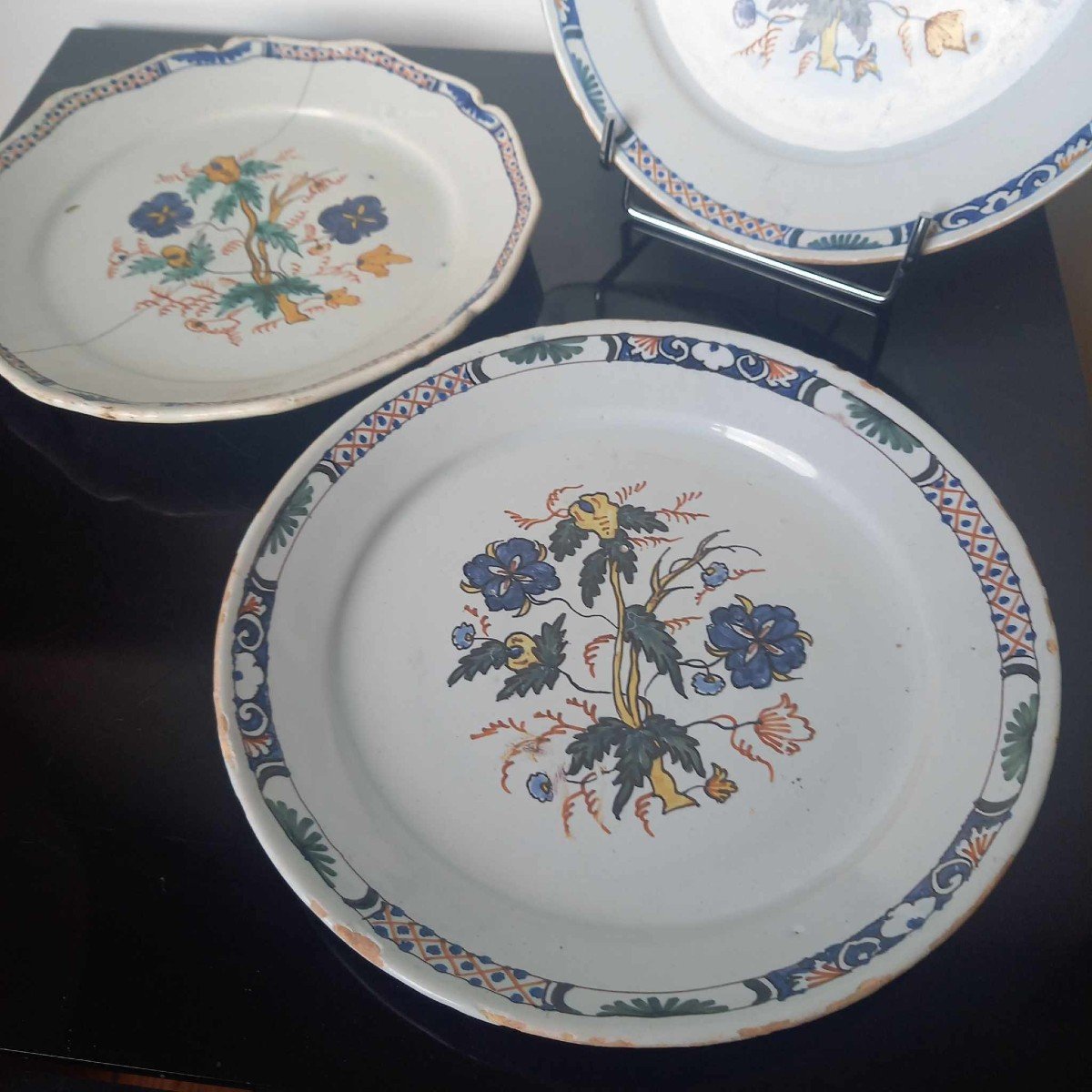 Attributed To Moulins 18th Century Earthenware Plate With Plant Decoration-photo-3