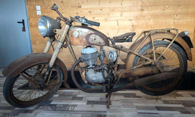 Motorcycle New Map C175 Year 1955, To Restore Or For Decoration