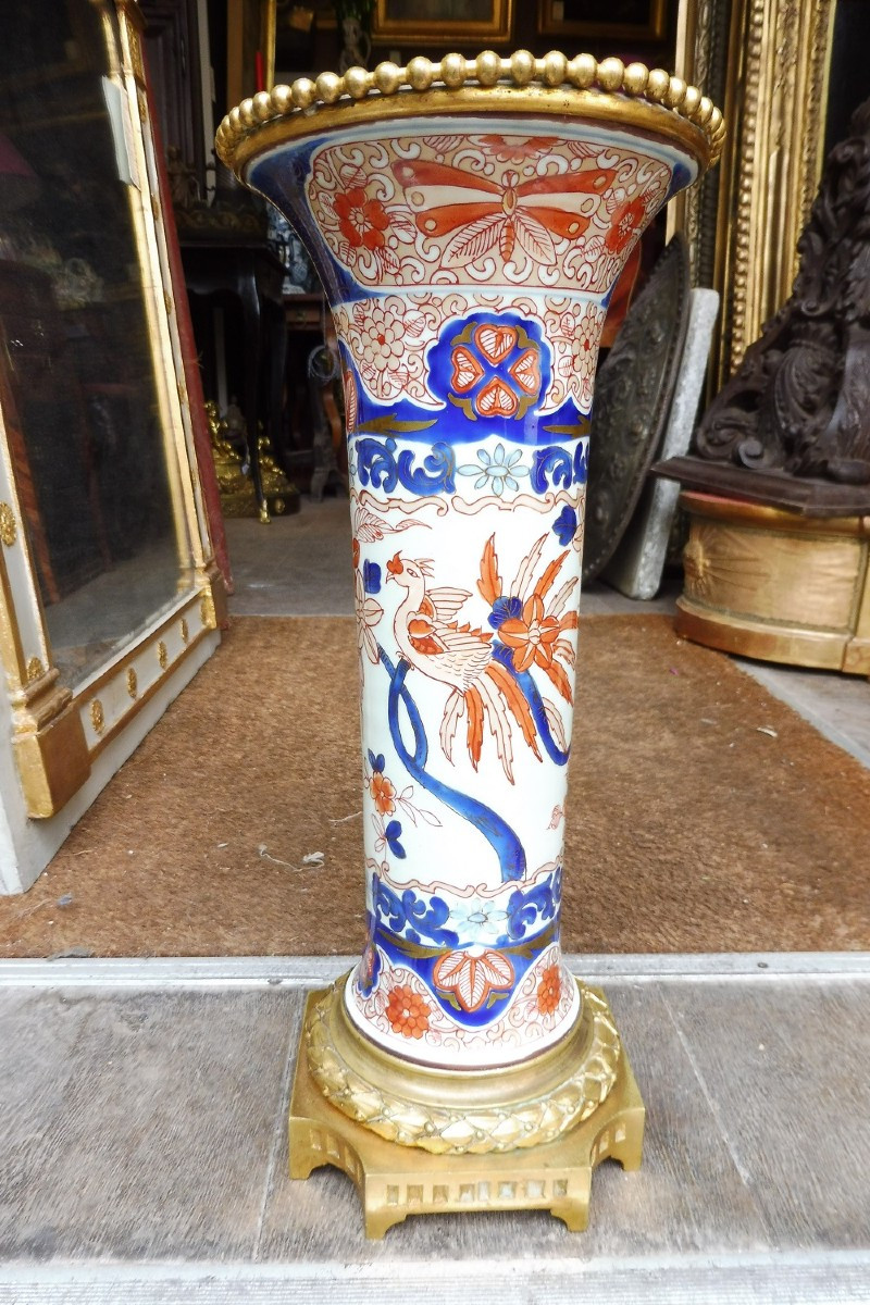 Vase  Cornet  En Porcelaine Imari  , Monture En Bronze Doré 