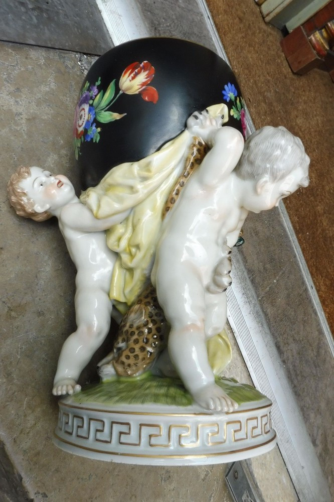19th Century Dresden Porcelain Vase With Cupids Decor -photo-2