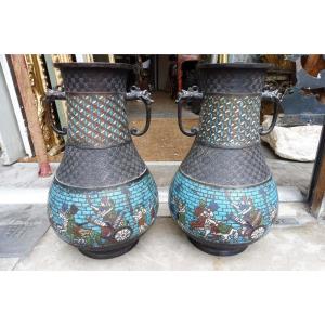 Paire  De Vases  Balustres En Bronze  Ciselé  Et En Partie émaillé  , Chien  19 Eme  
