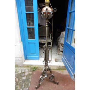 Lampadaire  Ou Porte Torchère  En  Fer  Forgé Vers 1880 