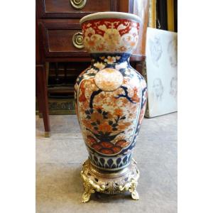 Vase  En Porcelaine  Du Japon  , Décor Imari  , Monture  Laiton 