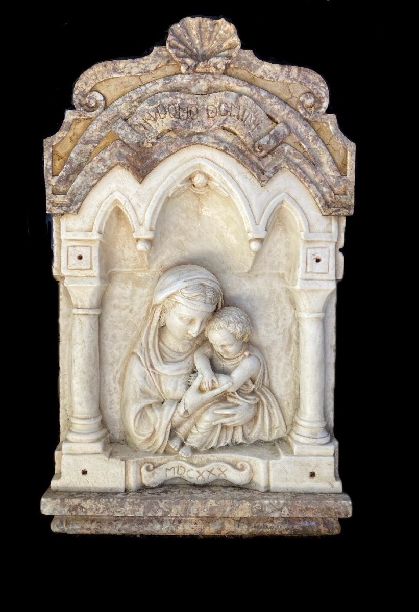 Vierge à l’enfant. Bas-relief, XVII e Siècle En Marbre 