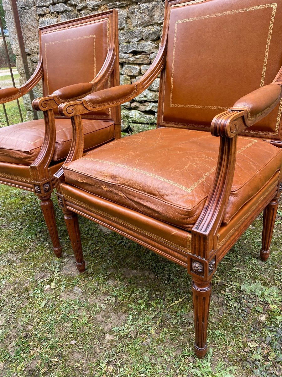 Paire De Fauteuils Style Louis XVI En Cuir -photo-3