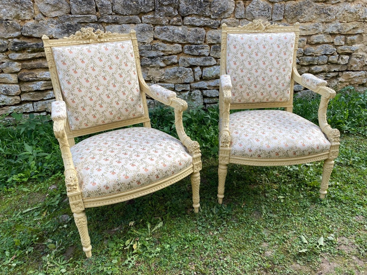 Paire De Fauteuils Louis XVI En Bois Peint -photo-2