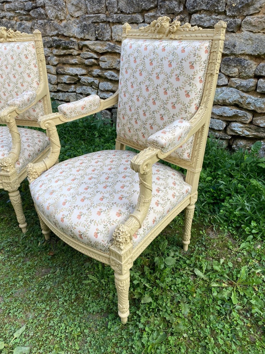 Paire De Fauteuils Louis XVI En Bois Peint -photo-3