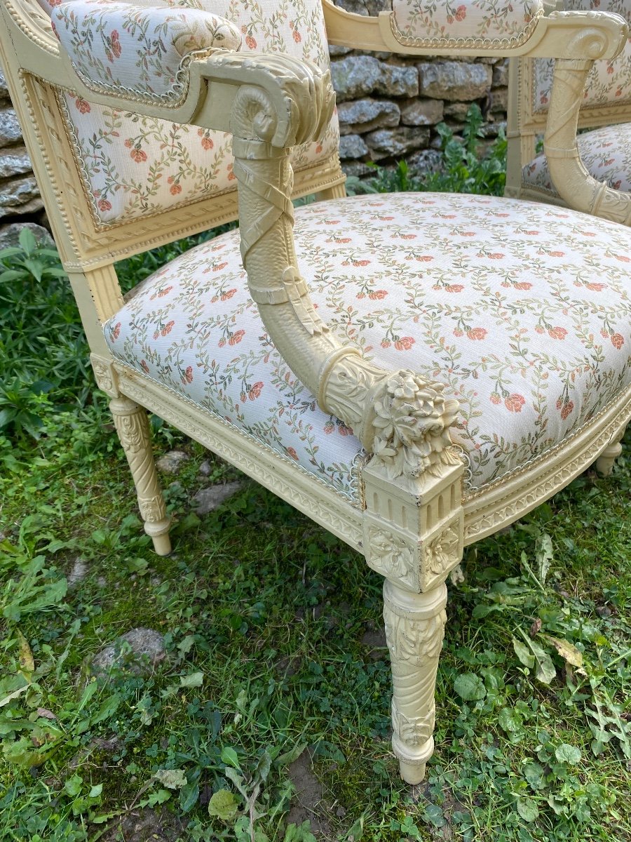 Paire De Fauteuils Louis XVI En Bois Peint -photo-4