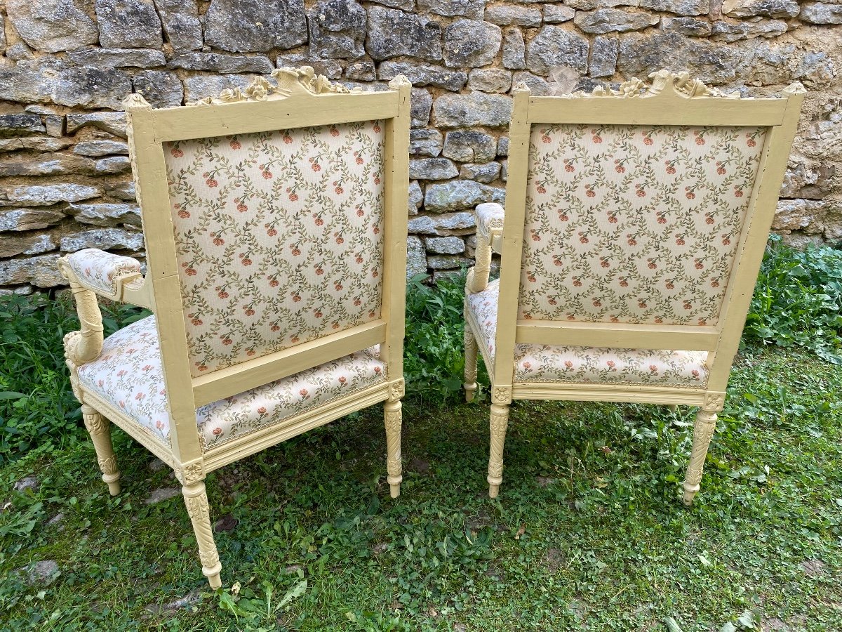 Paire De Fauteuils Louis XVI En Bois Peint -photo-2