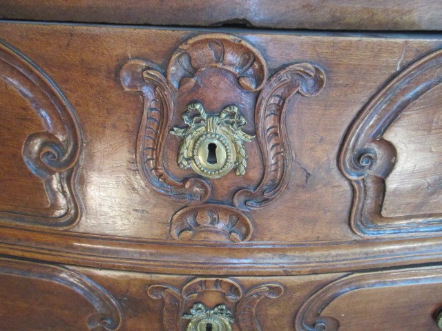 Commode Provencale  XVIII°  , galbée toutes faces-photo-3