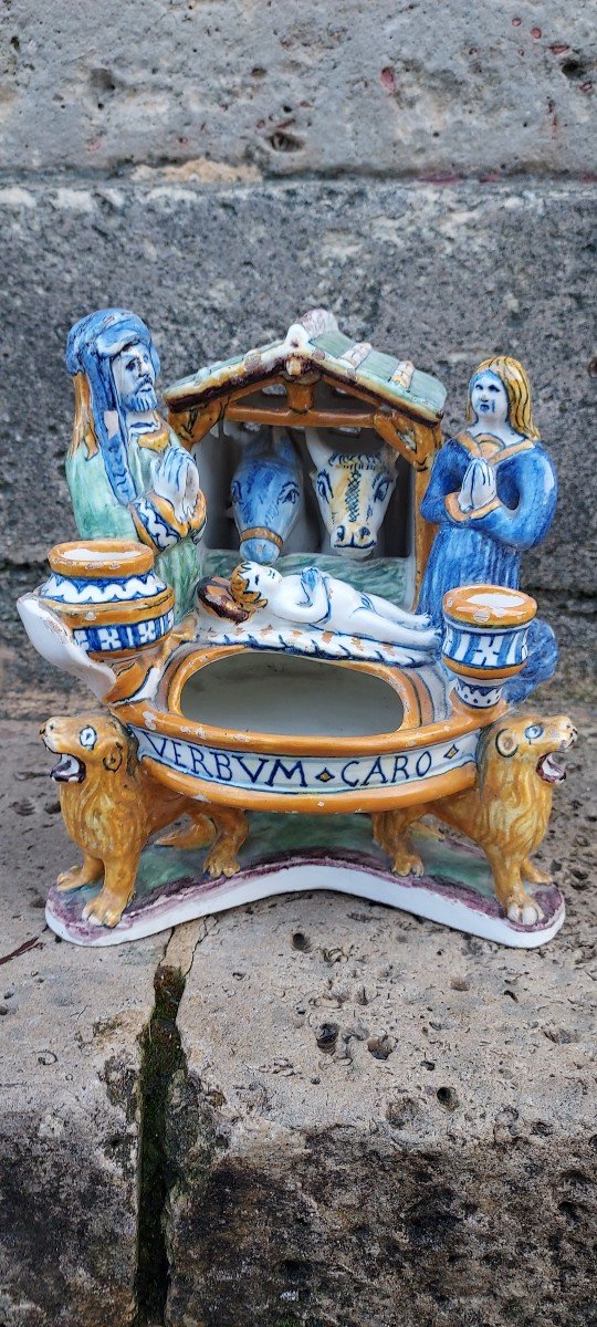 Ravissante Crèche en Faience de St Gall SUISSE XIXeme dans le gout Majolique  Italienne