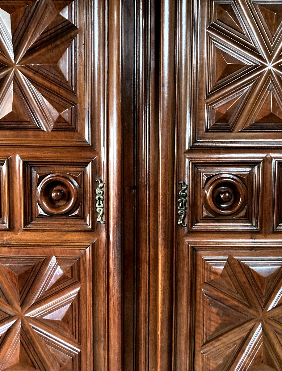 Woodwork Wardrobe In Solid Walnut From The 18th Century-photo-3