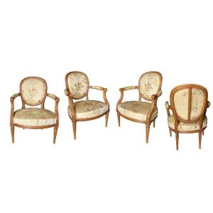 Suite De Quatre Fauteuils Cabriolets Louis XVI En Soie