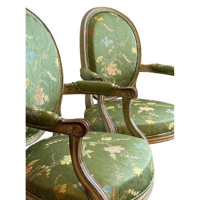 Paire De Fauteuils Louis XVI En Soie XVIIIe Siècle