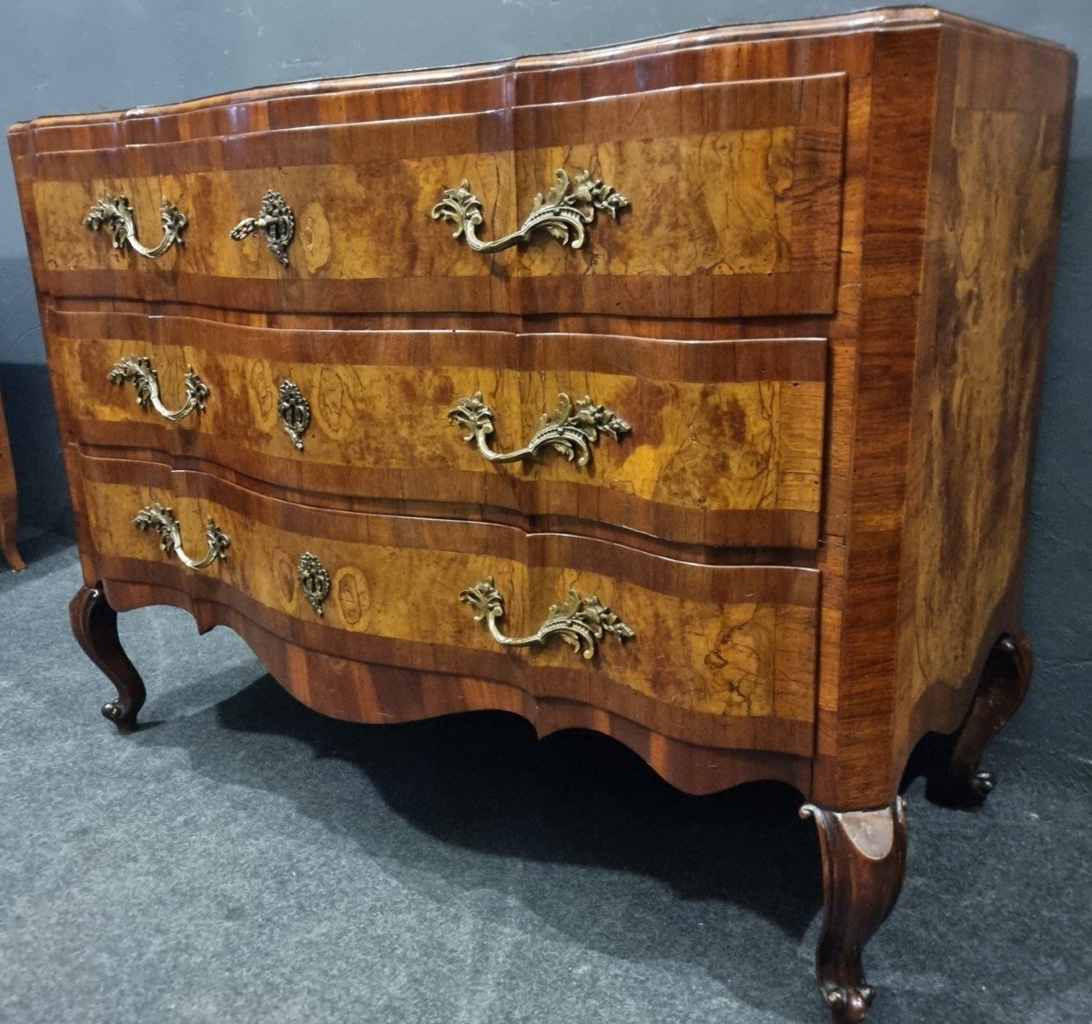 Elegant 18th-century Emiliana Chest Of Drawers In Walnut And Olive Wood-photo-4