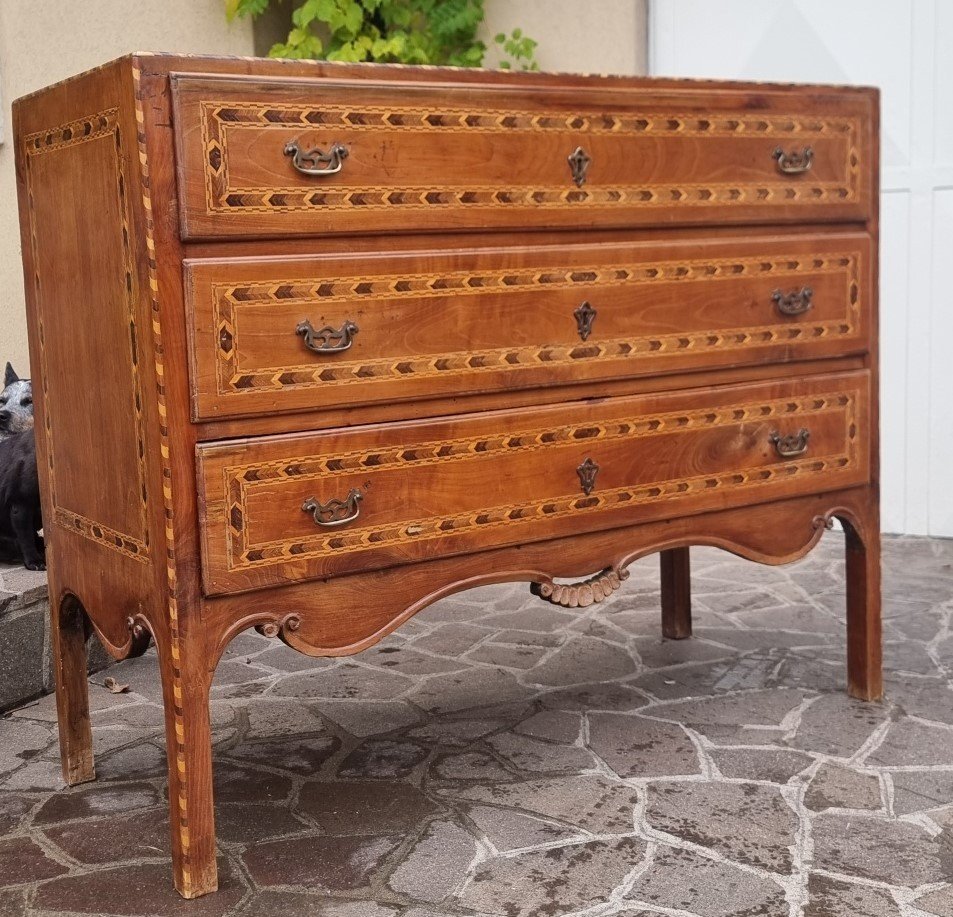 Commode Directoire Du XVIIIe Siècle De Vicence En Noyer Avec Marqueterie De Cerisier-photo-1