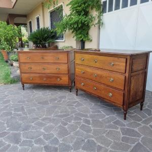 Paire De Commodes En Noyer Lombard Du XVIIIe Siècle De Style Directoire