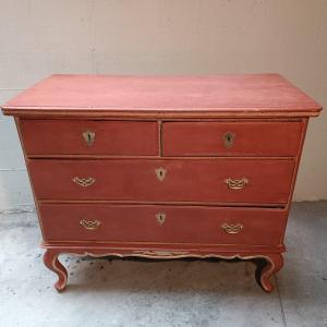 18th Century Venetian Lacquered Chest Of Drawers With Gilded Decorations