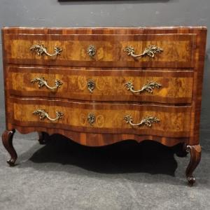 élégante Commode émilienne Du XVIIIe Siècle En Bois De Noyer Et d'Olivier