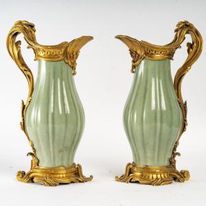 Paire d'Aiguières En Bronze Doré Et Porcelaine Céladon XIXeme