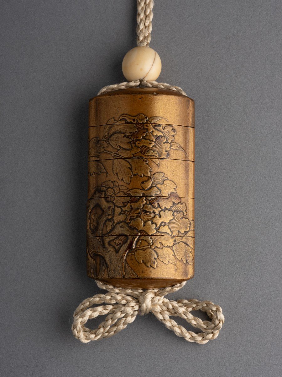 Inro Kajikawa In Gold Lacquer Decorated With Peony Chrysanthemums Japan Edo