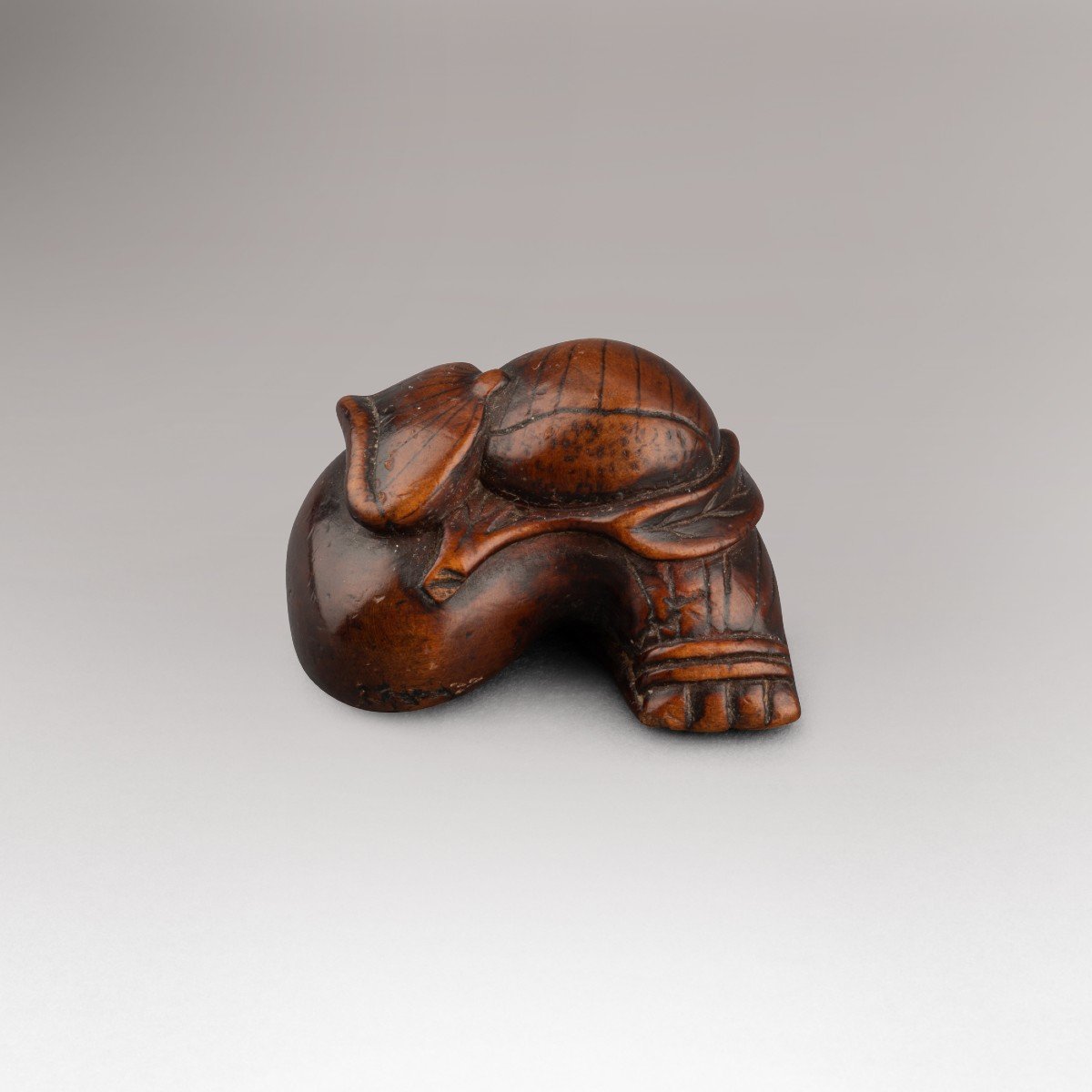 Netsuke Depicting Chestnuts Placed On  Hoteï 's Bag. Edo Japan-photo-1