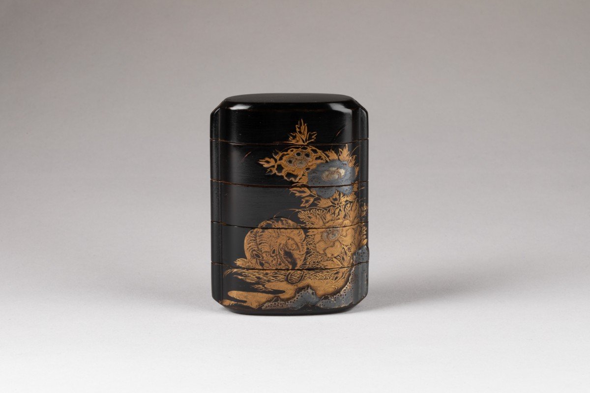 Japanese Urushi Lacquer Inro, Big Cat Lying Under A Peony Tree. Edo Japan -photo-2