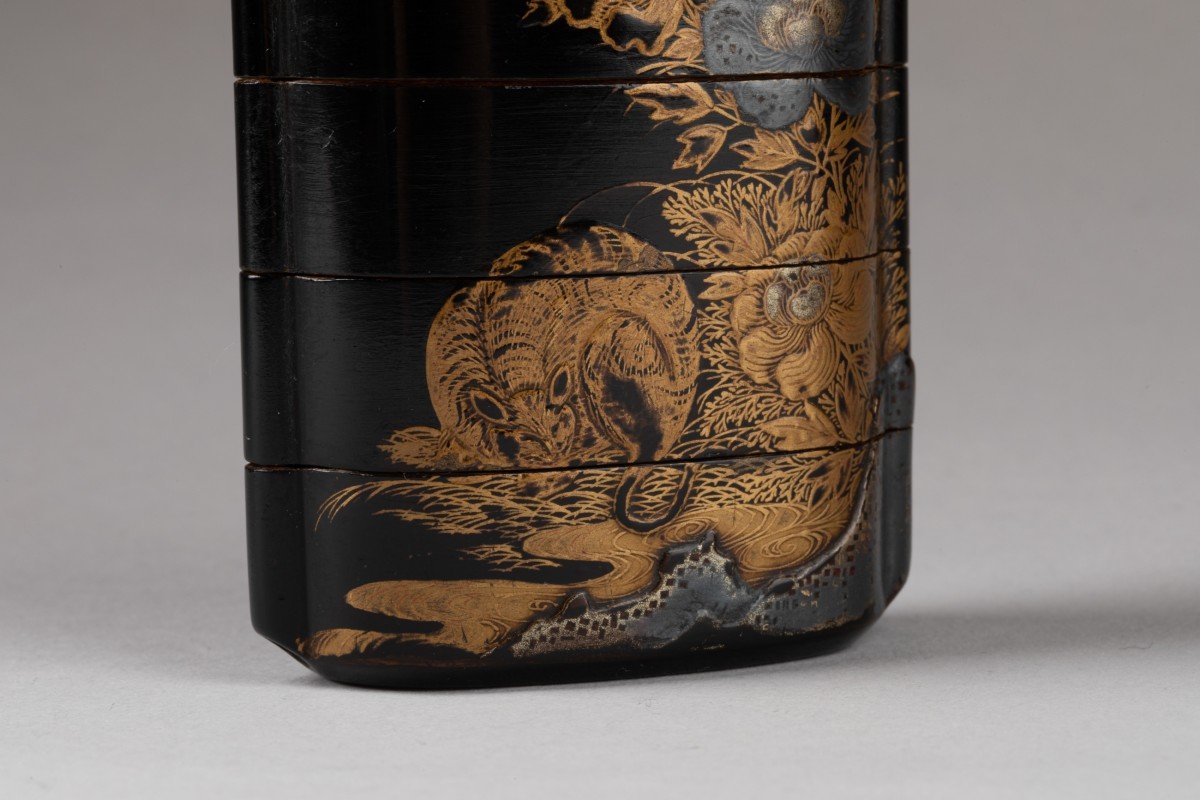 Japanese Urushi Lacquer Inro, Big Cat Lying Under A Peony Tree. Edo Japan -photo-3