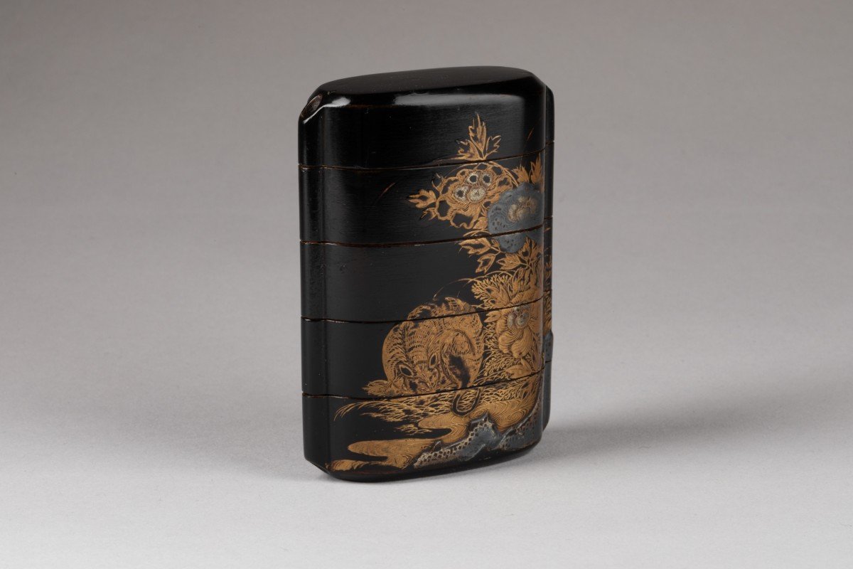 Japanese Urushi Lacquer Inro, Big Cat Lying Under A Peony Tree. Edo Japan -photo-1