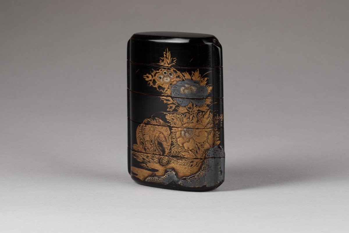 Japanese Urushi Lacquer Inro, Big Cat Lying Under A Peony Tree. Edo Japan -photo-2