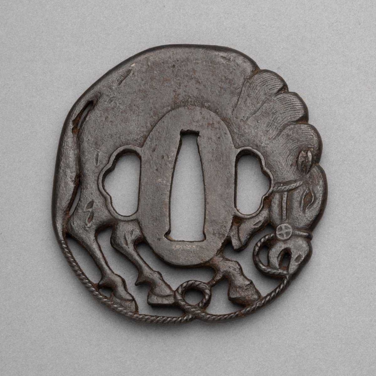 Tsuba En Fer Kawari gata Représentant Un Cheval Paissant. Armes, Sabre. Japon Edo-photo-2