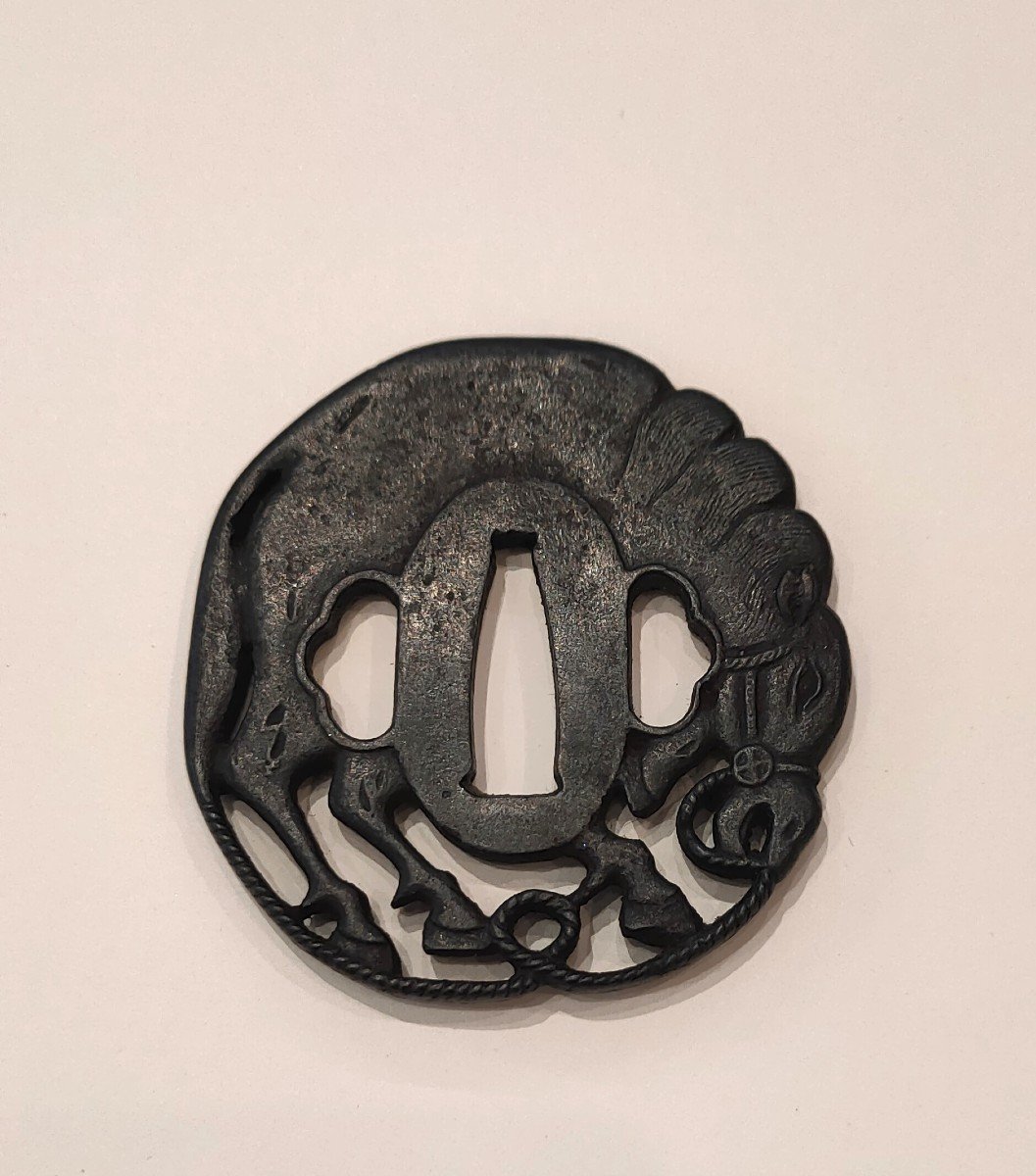 Tsuba En Fer Kawari gata Représentant Un Cheval Paissant. Armes, Sabre. Japon Edo-photo-1