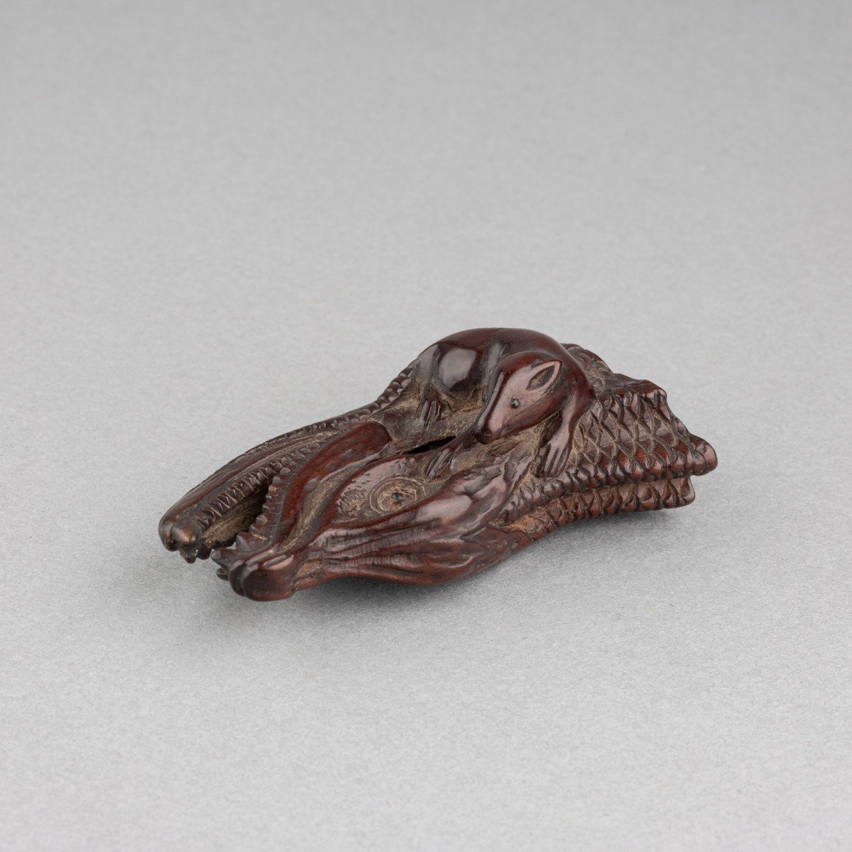 Netsuke – Carved Wood, Depicting A Rat Climbing On A Dried Salmon Head. Edo Japan-photo-2