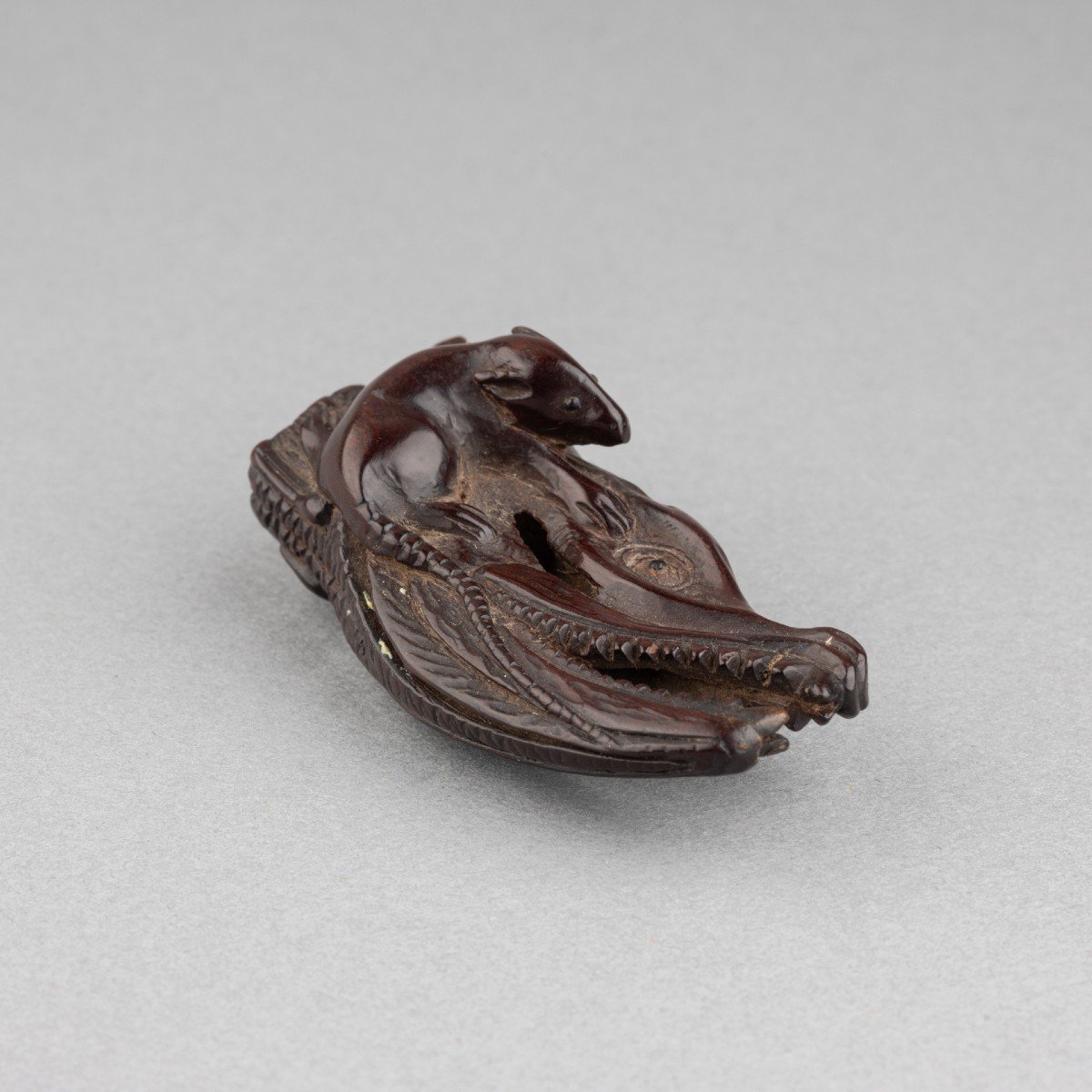 Netsuke – Carved Wood, Depicting A Rat Climbing On A Dried Salmon Head. Edo Japan-photo-3