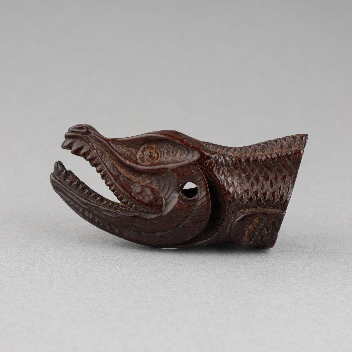 Netsuke – En Bois Sculpté, Représentant Un Rat Grimpant Sur Une Tête De Saumon Séché. Japon Edo-photo-6