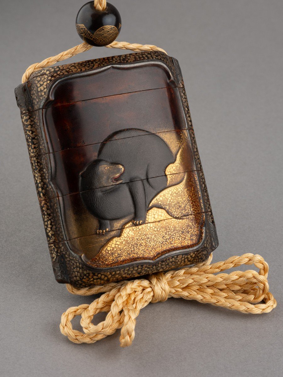 Inro - Black Bear In Gold Lacquer From Edo Japan 18th Century