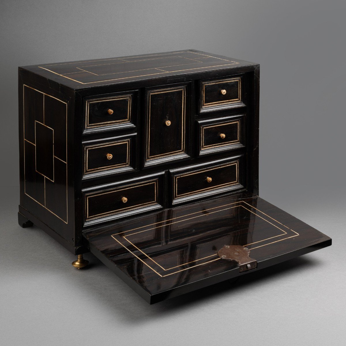 Small Travel Cabinet In Rosewood Veneer, 17th Century-photo-3