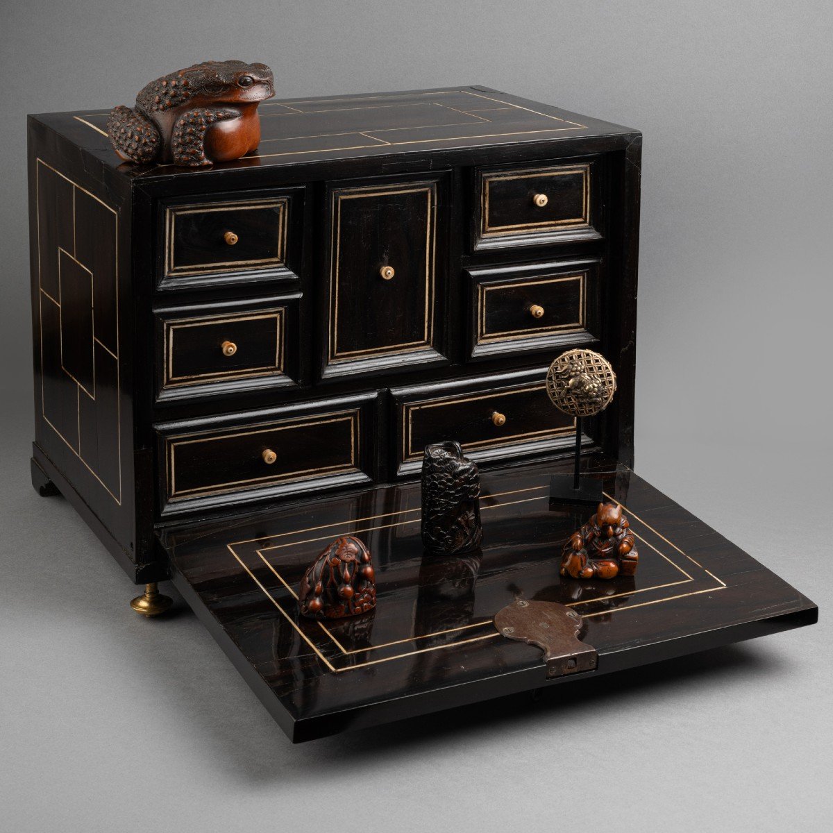 Small Travel Cabinet In Rosewood Veneer, 17th Century-photo-4