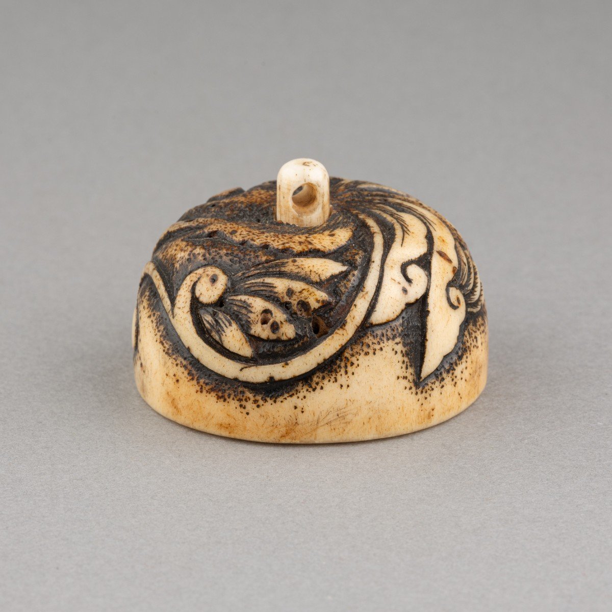 Deer Horn Netsuke, Forming An Ashtray. Japan, Late Edo, 19th Century-photo-1