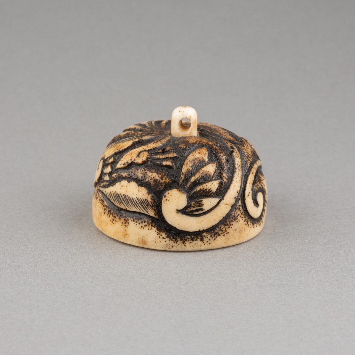 Deer Horn Netsuke, Forming An Ashtray. Japan, Late Edo, 19th Century