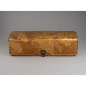 Fumibako - Boîte En Laque d'Or Urushi. Chrysanthèmes. Japon Edo 18e Siècle