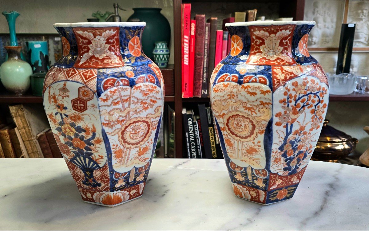 Pair Of Fan Vases, Arita - Imari, Japan, Meiji Era (1868-1912).