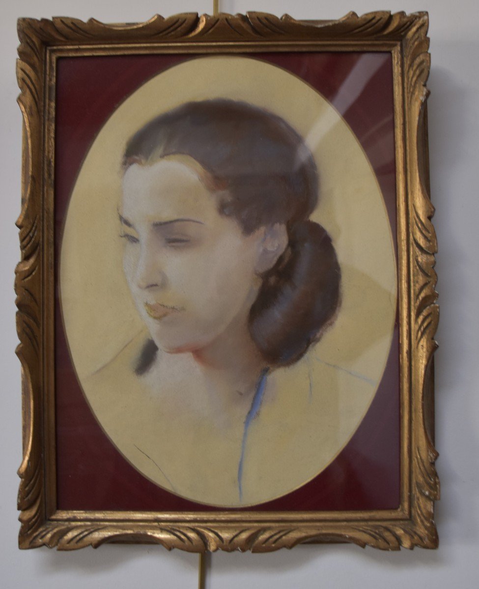 Lucien-Victor Guirand de Scevola (1871-1950) Portrait d'une jeune femme, 1928 pastel,  ovale -photo-3