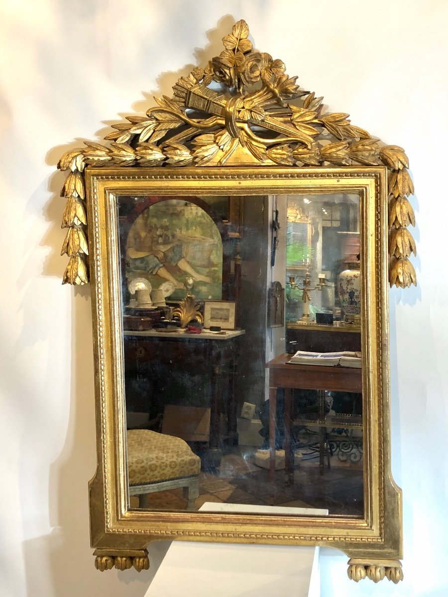 Miroir Doré D’époque Louis XVI Avec les Attributs de l’Amour. 