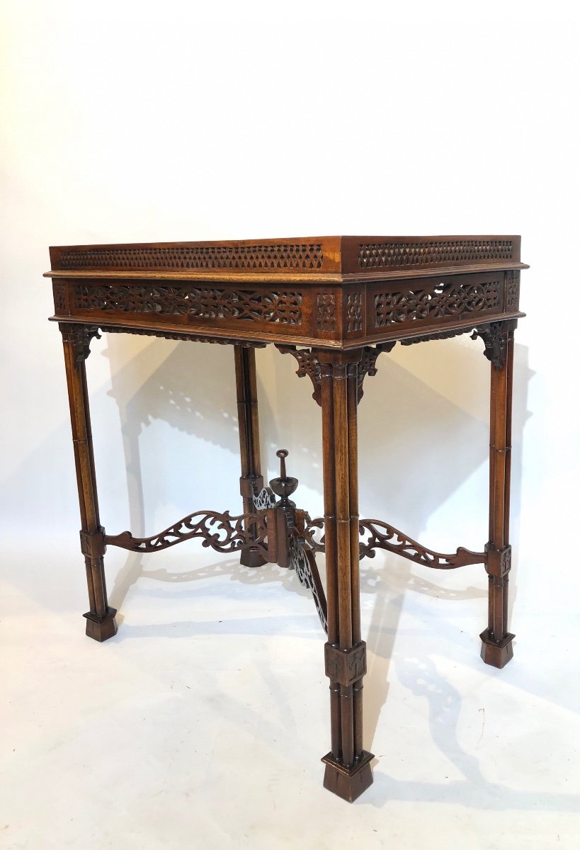 Mahogany Tea Table Or Serving Table From The Late 19th Century. -photo-2